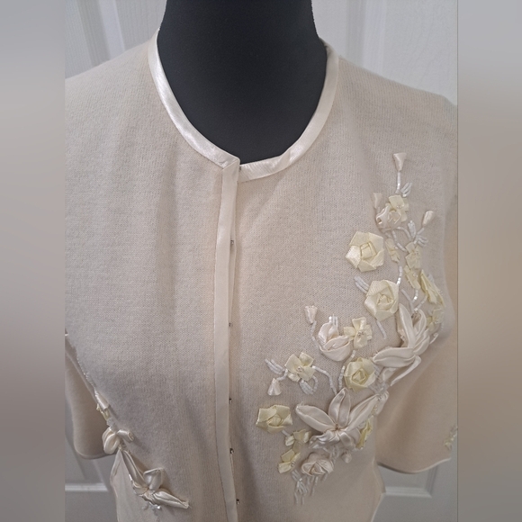 Karen Kane Elegant Cream Embroidered Sweater Size M - Picture 2 of 11